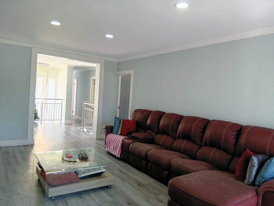 5 Bedroom Property for Sale in Beacon Bay Eastern Cape